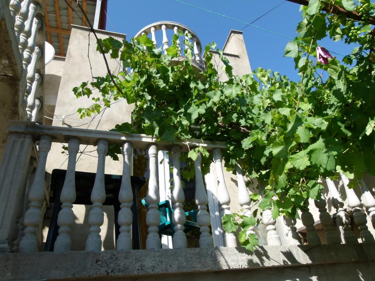Why Me Eco-Friendly Hostel Тбилиси Экстерьер фото